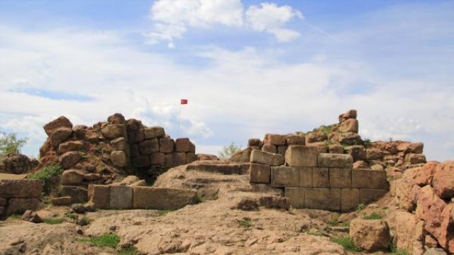 Αρχαιολογικά κατάλοιπα στο Kurul kale (3)