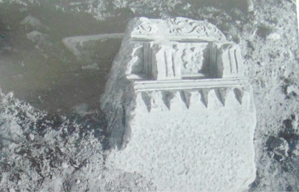 αρχιτεκτονικά κατάλοιπα από τα Κόμανα (2)