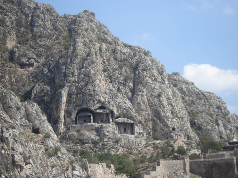 λαξευτοί τάφοι Μιθριδατών βασιλέων (1) (1)