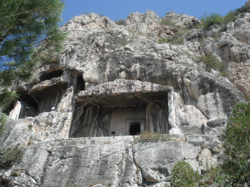 λαξευτοί τάφοι Μιθριδατών βασιλέων (4) (1)