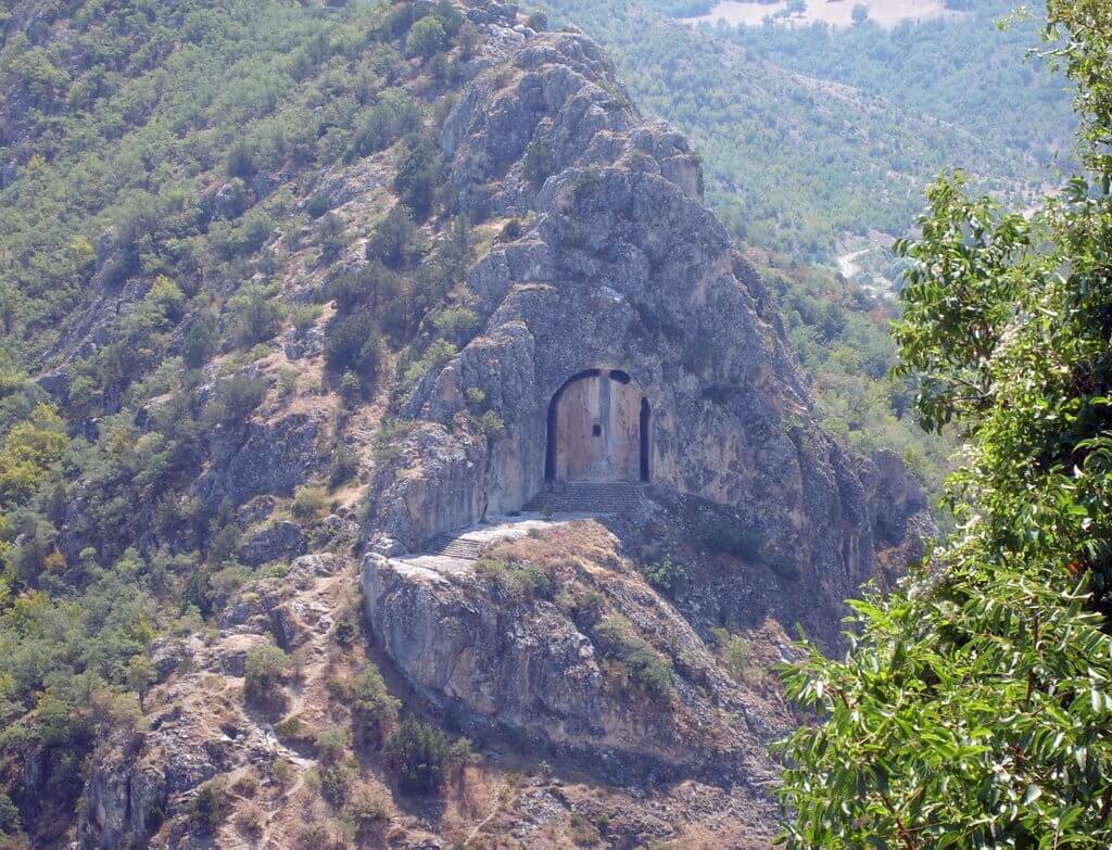 ο τάφος του Ικεσίου (3)