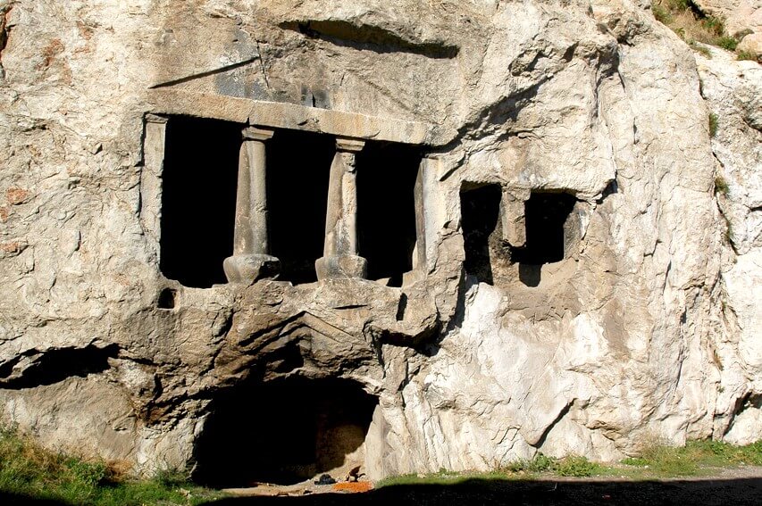 οι τάφοι Iskilip 2-4 (2)